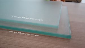 Očistite staklo s uzorkom staklenika