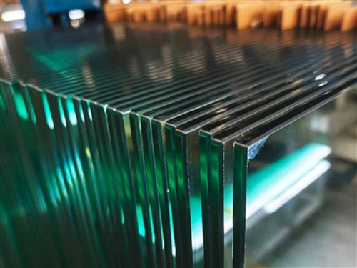 MIGO GLASS obrađuje 10mm kaljeno staklo za ogradu bazena za klijenta iz Austr...