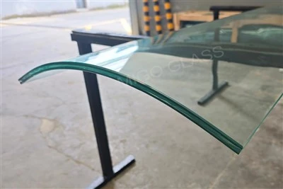 Zakrivljeno kaljeno laminirano staklo