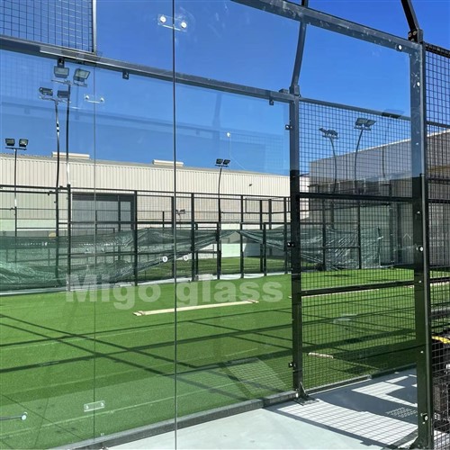 Padel sudska staklena ograda